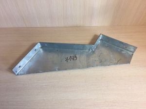 Кронштейн крепления крыла прицепа двухосного, средний правый, МЗСА 31, 32, 35 (Снято с производства)