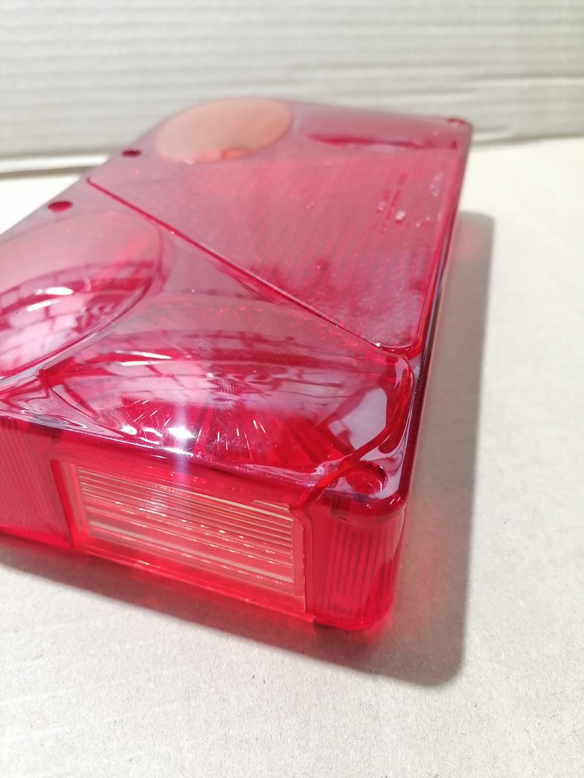 Рассеиватель фонаря прицепа FT-088 KLPM левое, с противотуманным светом FRISTOM. Товар с особенностями!!!