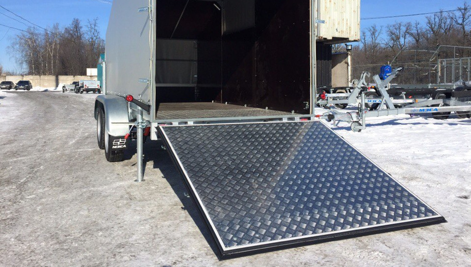 Прицеп для перевозки квадроцикла с задний трапом