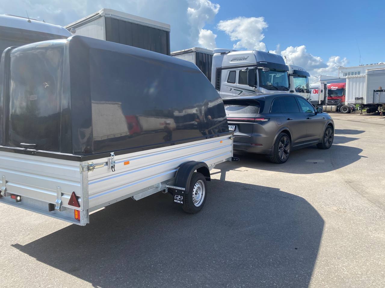 Прицеп МЗСА 817717.034 с крышкой и высокими бортами