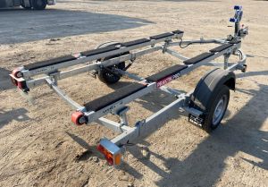 Прицеп для лодки МЗСА 81771Е.101 с гидравлической роликовой системой Практик Про (арт. 1019280421)