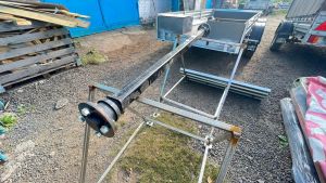 Ось для прицепа рессорная 750 кг МЗСА 817700.002, 81771С.012, 81771С.014 Ступица - 98х4, М12х1,5, Покрытие - краска (Производство МЗСА)