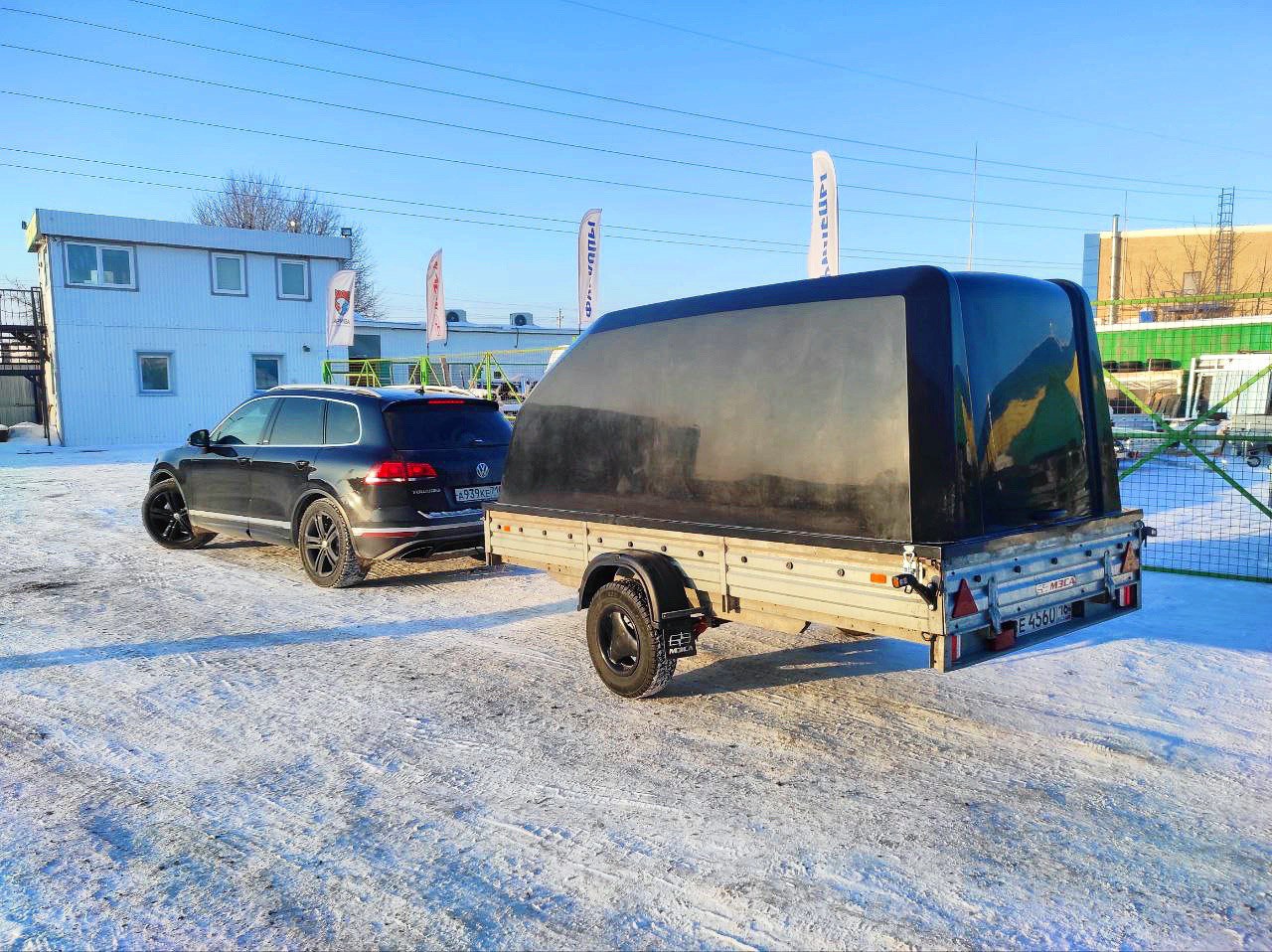 Прицеп МЗСА 817717.012 ( 2019 г.в.) и установленная чёрная пластиковая крышка Зврика, Н=1200 мм 