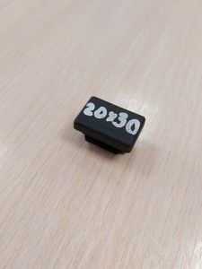 Заглушка прямоугольная 20x30 практичная с ребрами, черная, Модель ILR, стенка 1-3 мм