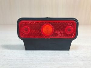 Фонарь габаритный прицепа FT-004 C1+K красный с кронштейном, патроном, проводом FRISTOM