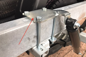 Кронштейн амортизатора лодочного прицепа МЗСА 81771G, 3G верхний левый (серии 011, 021, 013, 023)