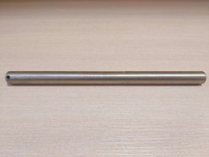 Ось килевого ролика прицепа d18, L275