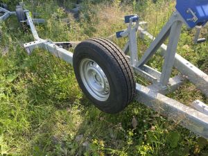 Держатель запасного колеса R14С для установки на прицепы МЗСА L8025-2.35, L9025-2.35, L9025-3 (2)