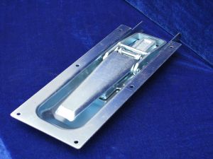 Замок борта прицепа врезной