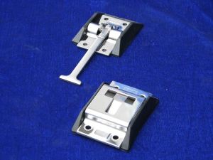 Фиксатор двери прицепа, Т-образный, в комплекте с ответной частью нержавейка