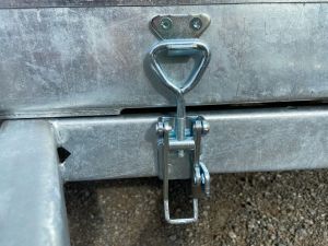 Замок функции самосвала МЗСА 704L C, с защёлкой безопасности 52096 самосвальный замок (без ответной пластины арт.930384)