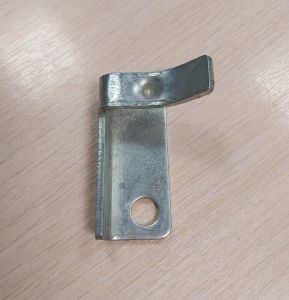 Фиксатор ручки отстёгивания дышла прицепа МЗСА, правый