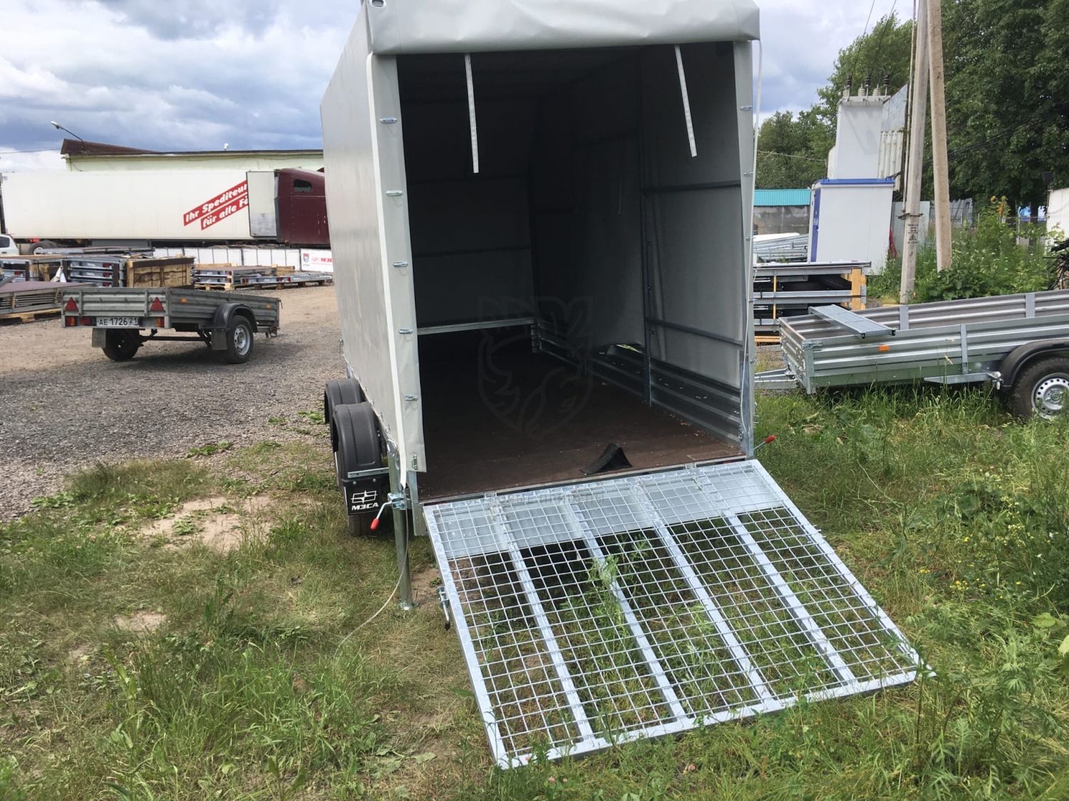 Двухосный прицеп МЗСА 817732.012 с заводским трапом и ЕВРО тентом