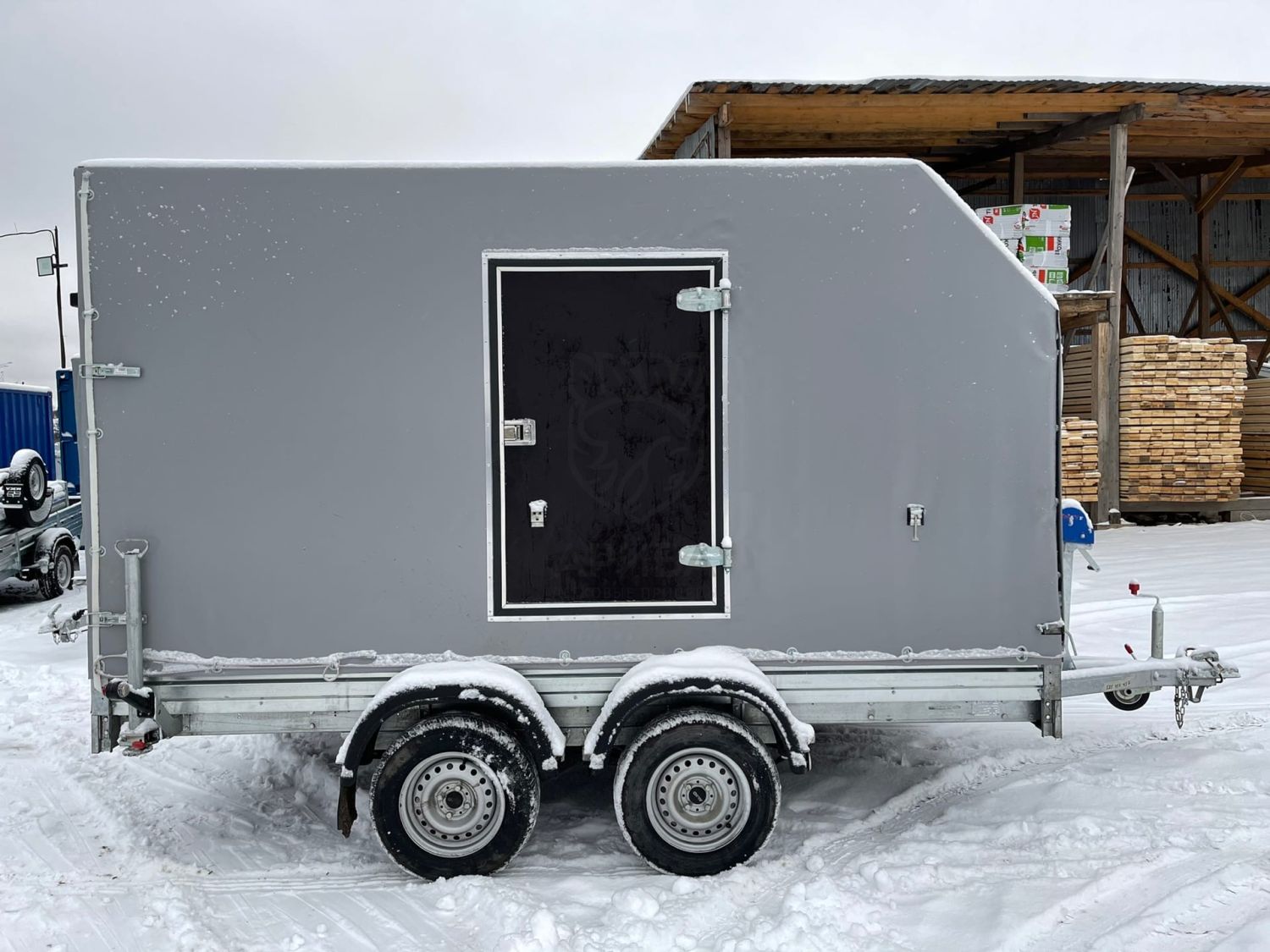 Прицеп МЗСА 817736.012 с трапом и боковой дверью