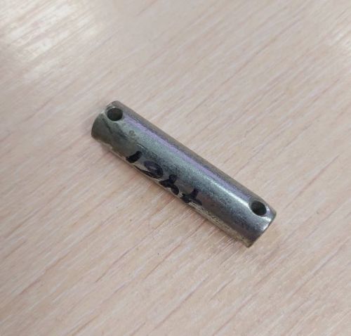 Ось для установки откидного болта на дышло всех бортовых прицепов МЗСА