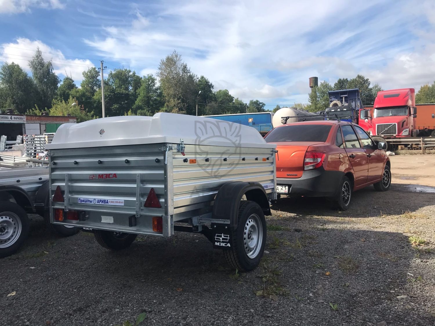 Легковой прицеп МЗСА 817710.014 с пластиковой крышкой и Лада Гранта