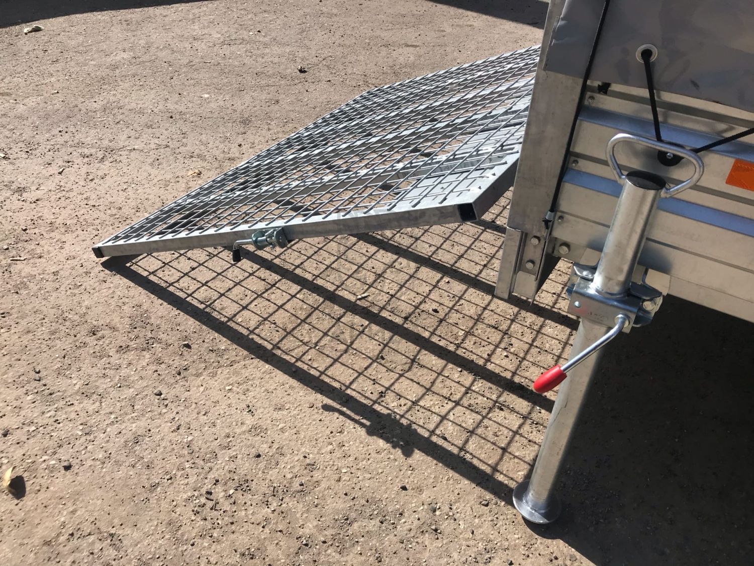 Прицеп МЗСА 817732.012 с трапом МЗСА