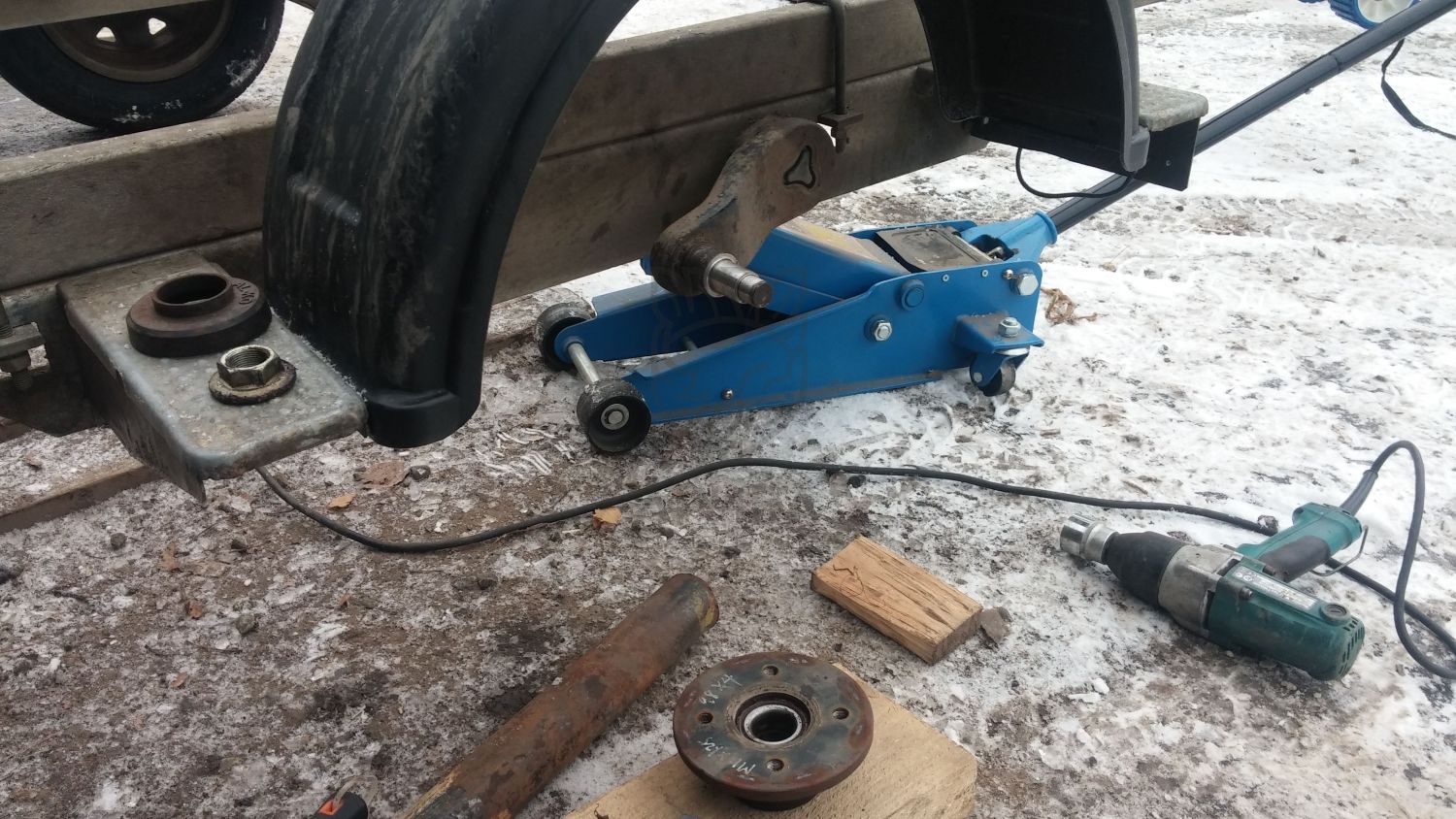 Замена ступичных подшипников легковых прицепов