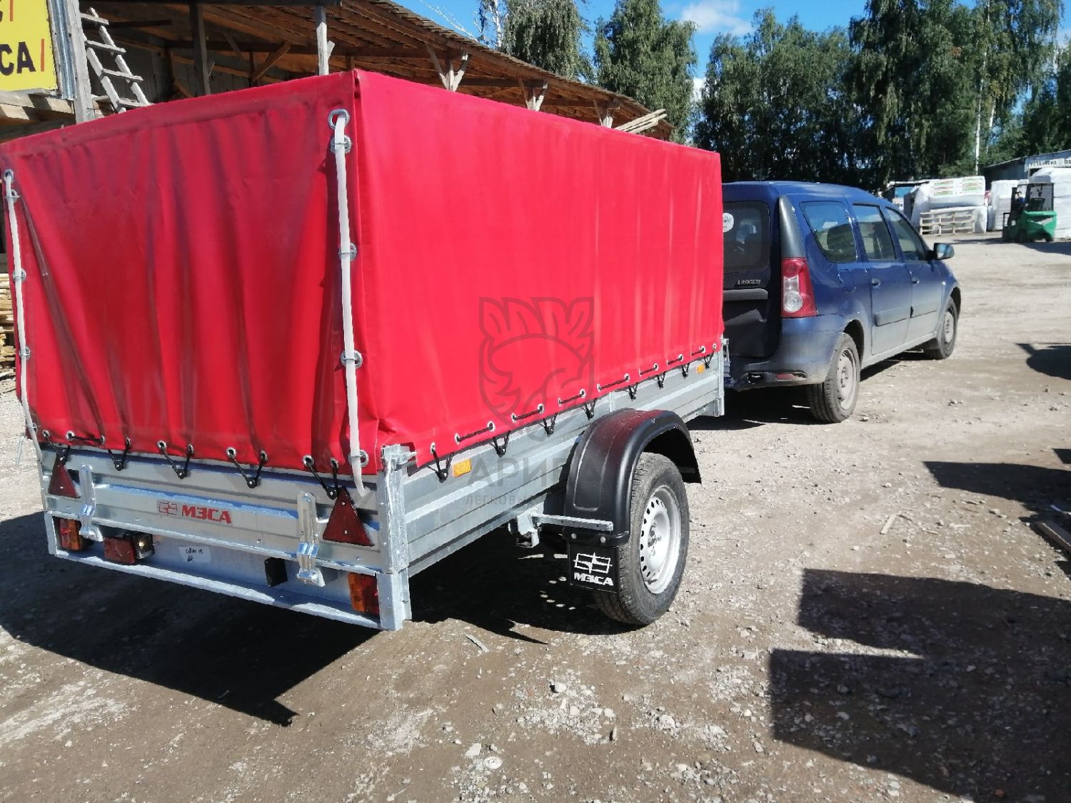 Прицеп МЗСА 817704.012 с красным тентом