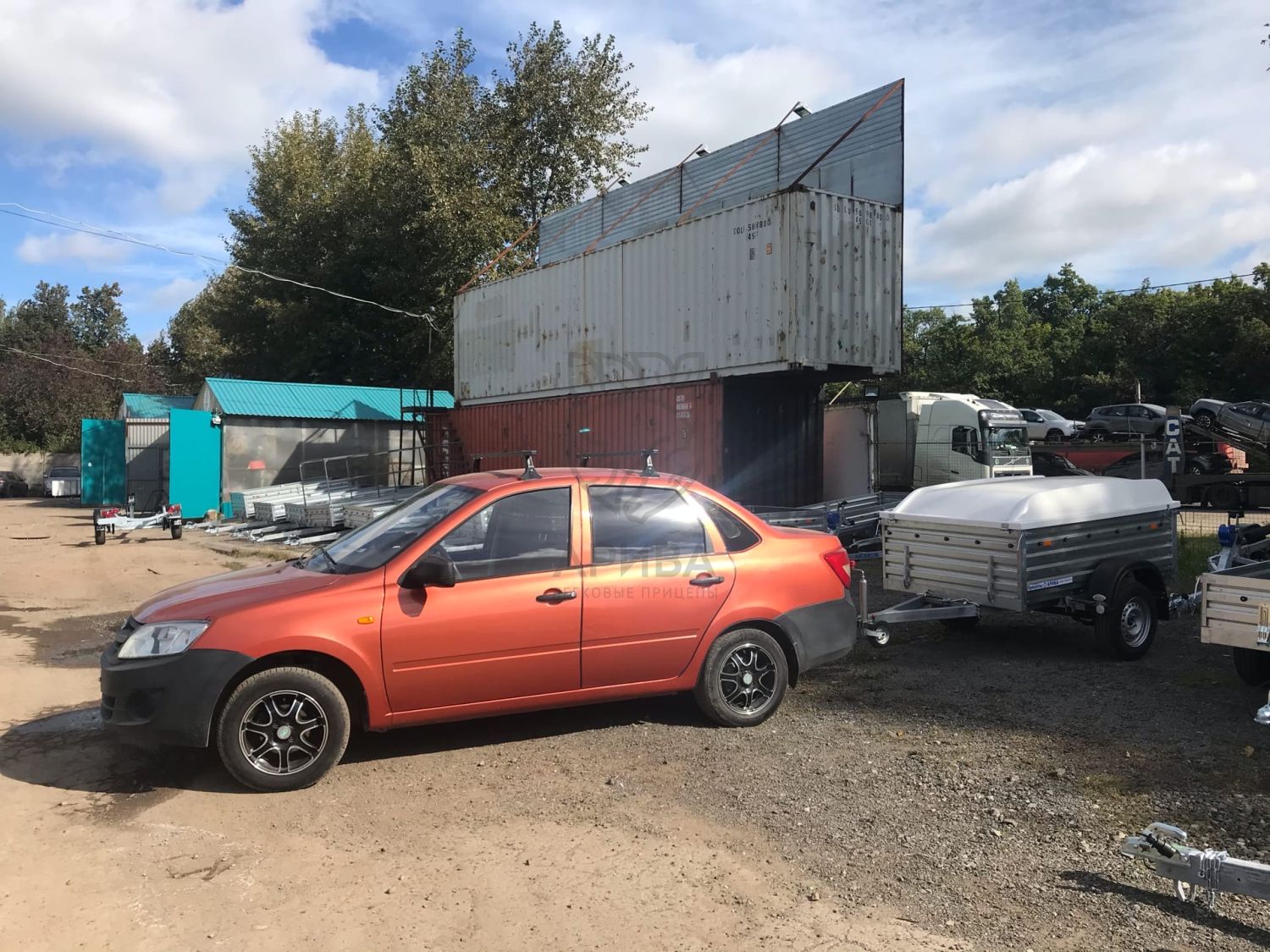 Легковой прицеп МЗСА 817710.014 с пластиковой крышкой и Лада Гранта