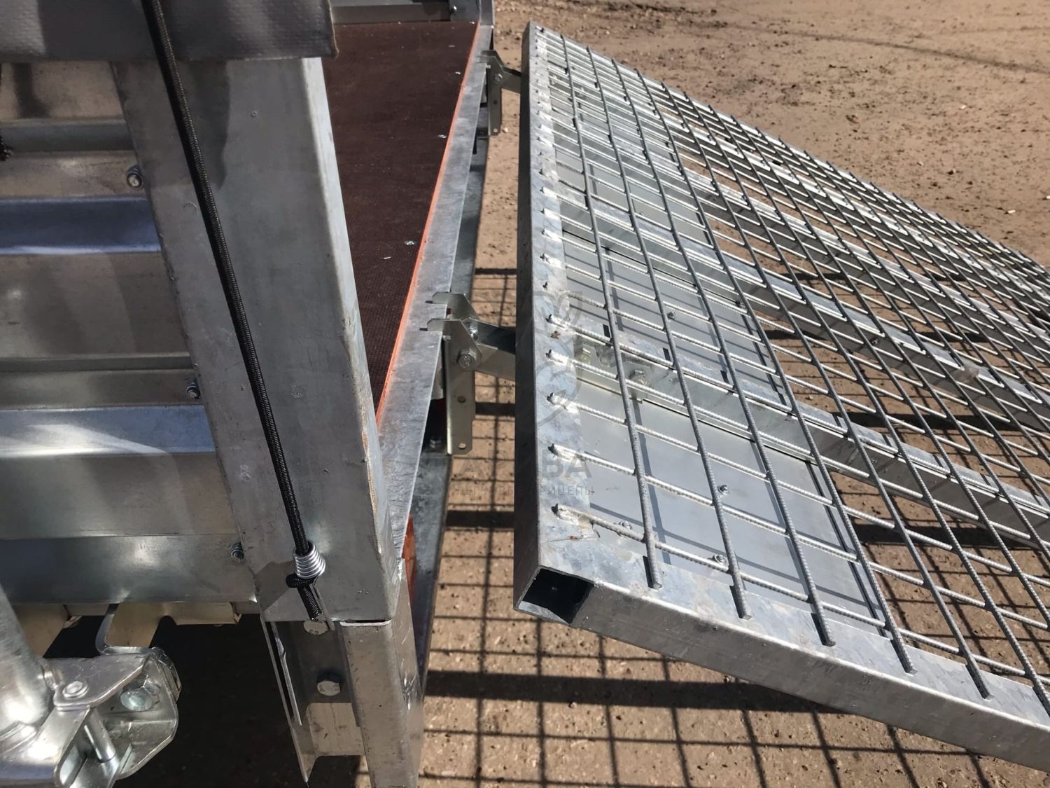 Прицеп МЗСА 817732.012 с трапом МЗСА