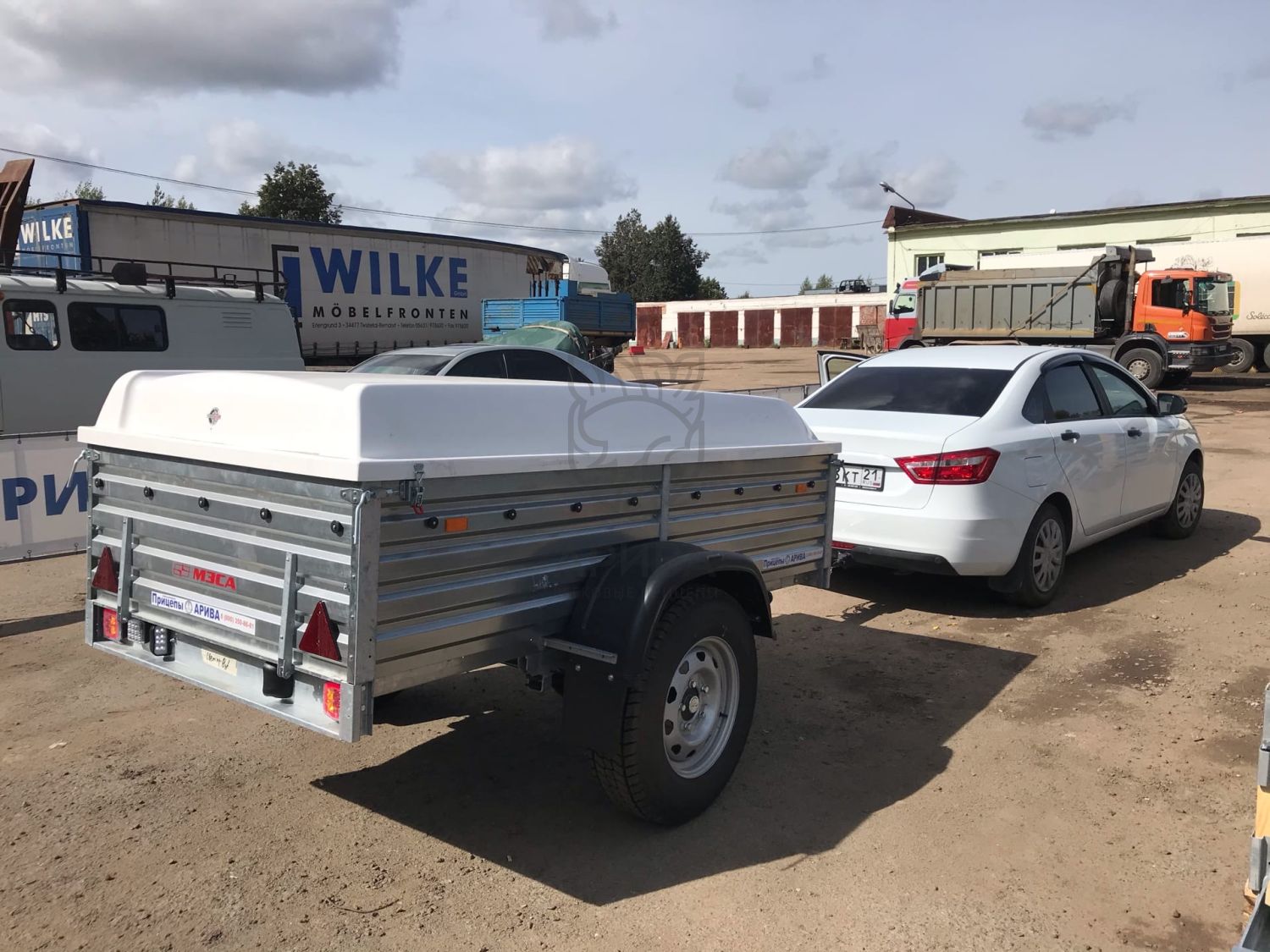 Прицеп для легкового автомобиля с пластиковой крышкой МЗСА 817701.016