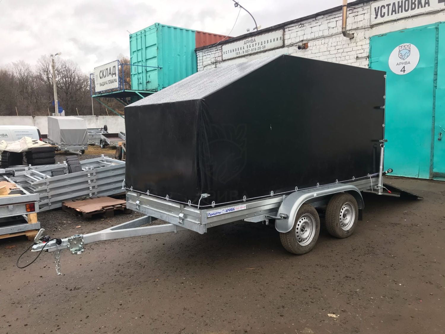 Двухосный прицеп с трапом для снегохода