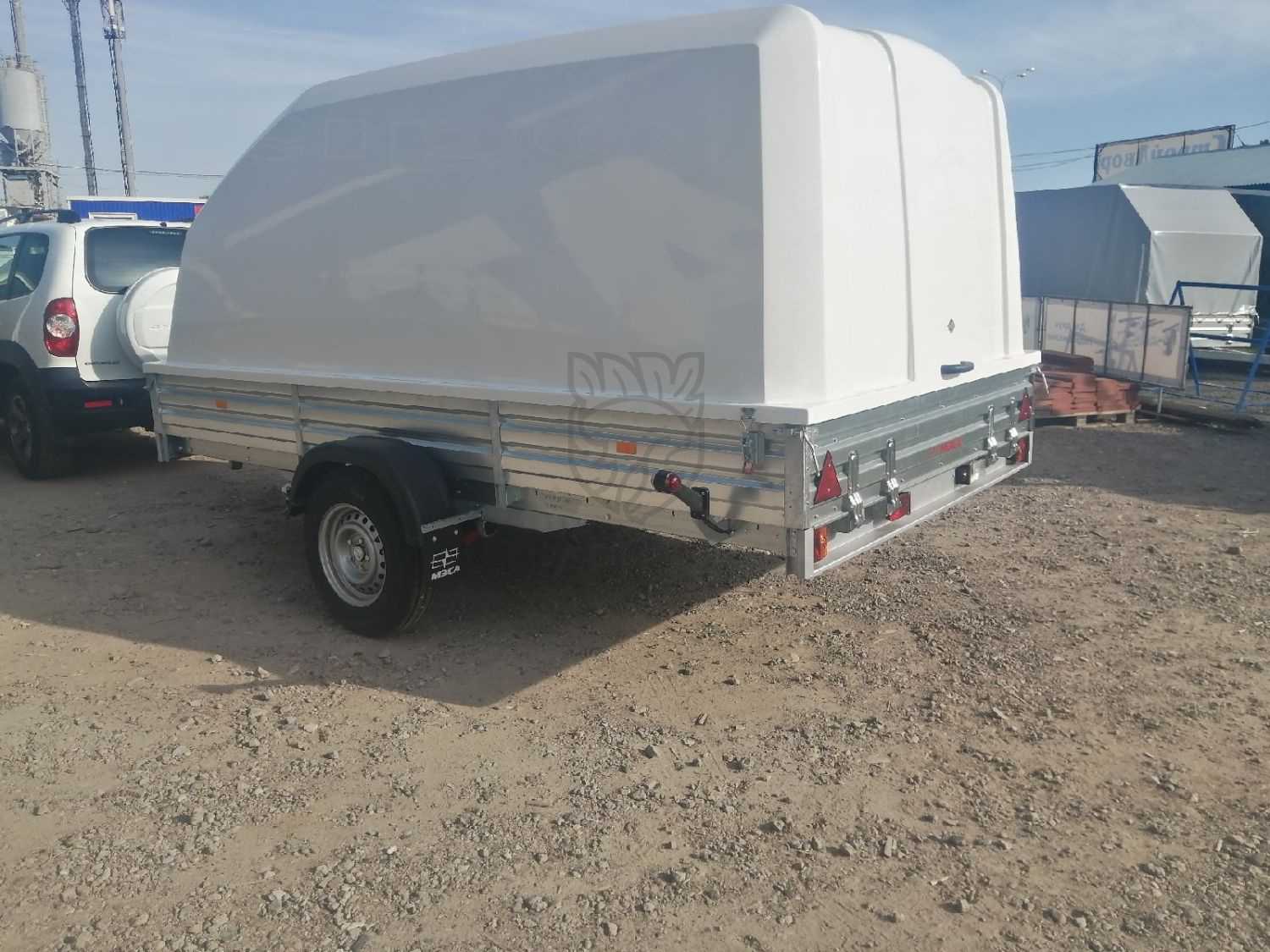 Прицеп МЗСА 831134.111 с пластиковой крышкой