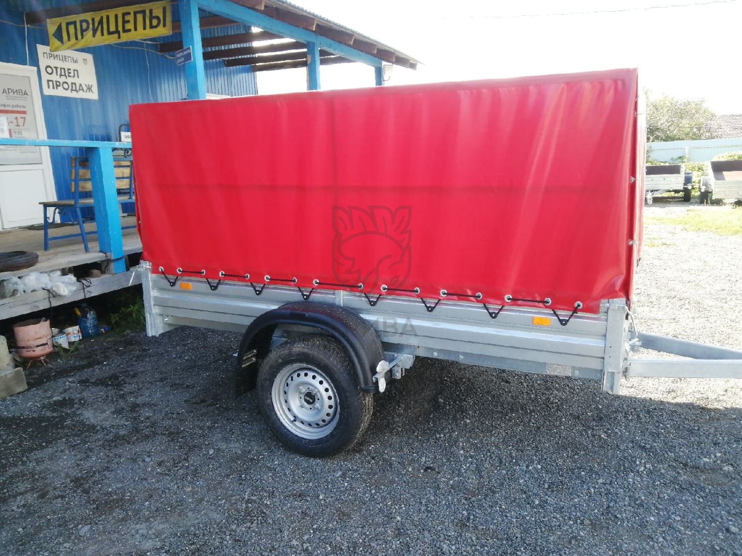 Прицеп МЗСА 817704.012 с красным тентом