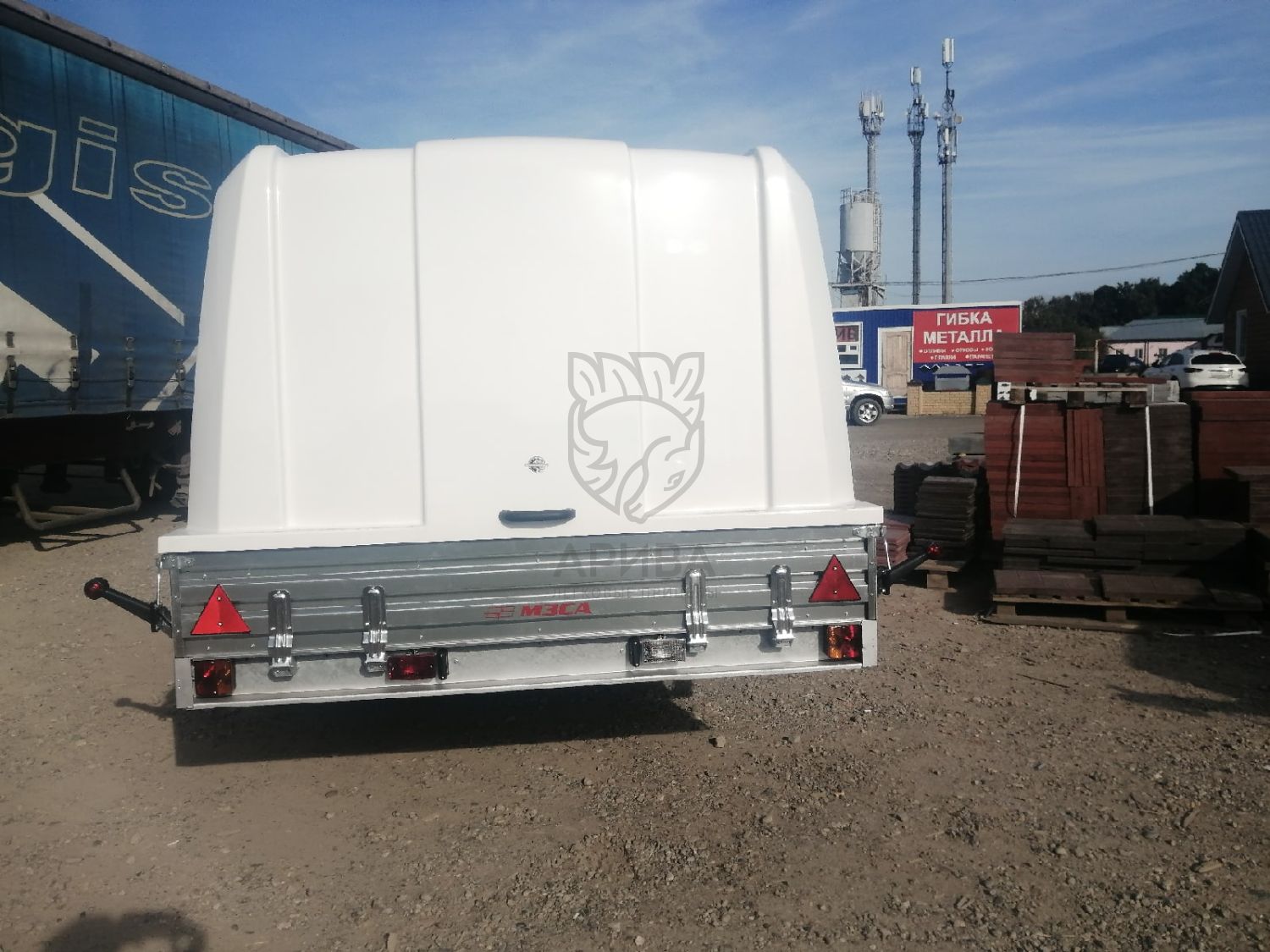 Прицеп МЗСА 831134.111 с пластиковой крышкой