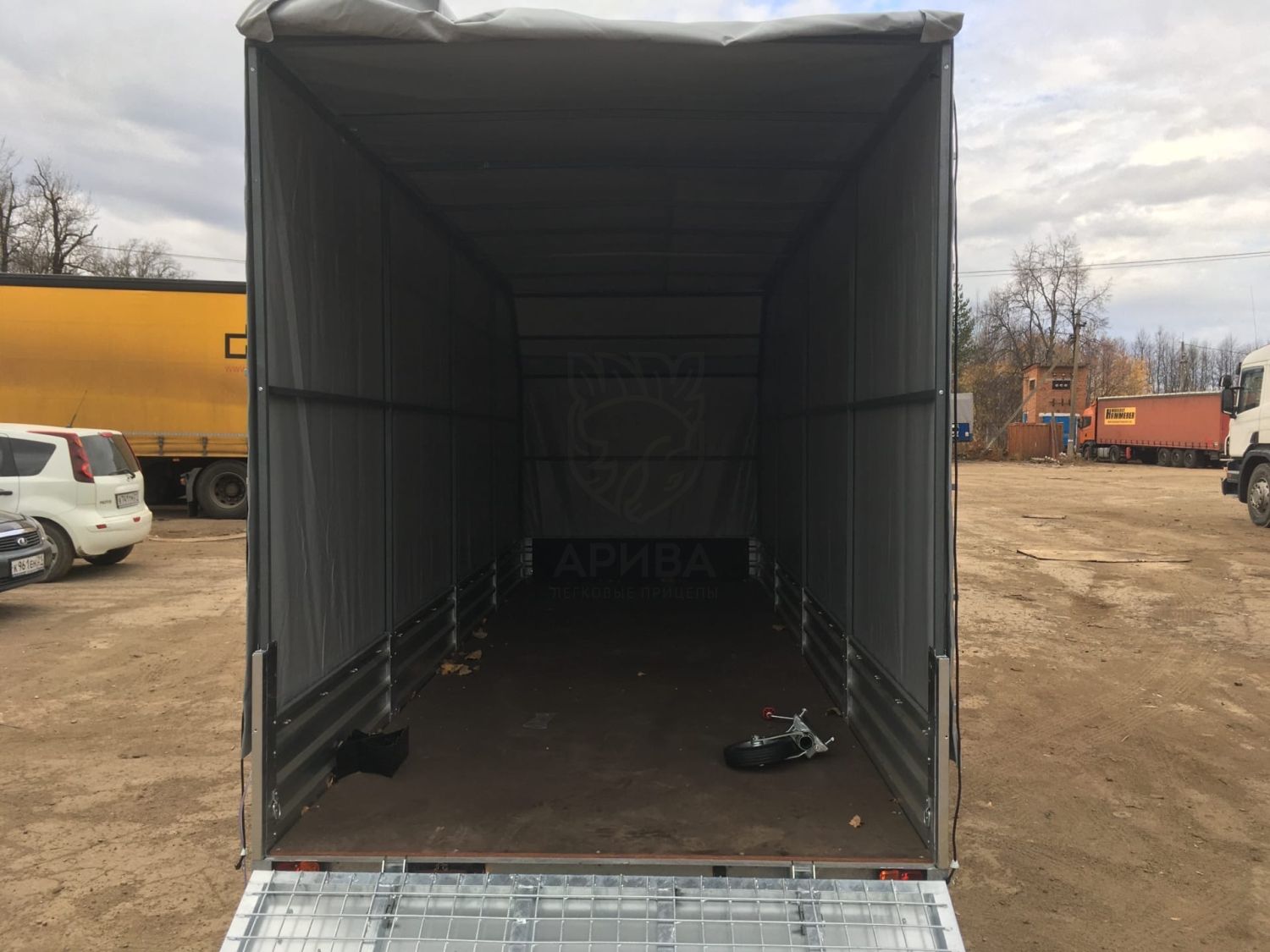 Прицеп МЗСА 817735.012 с трапом МЗСА