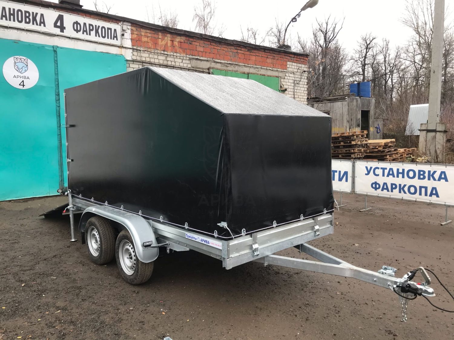 Двухосный прицеп с трапом для снегохода