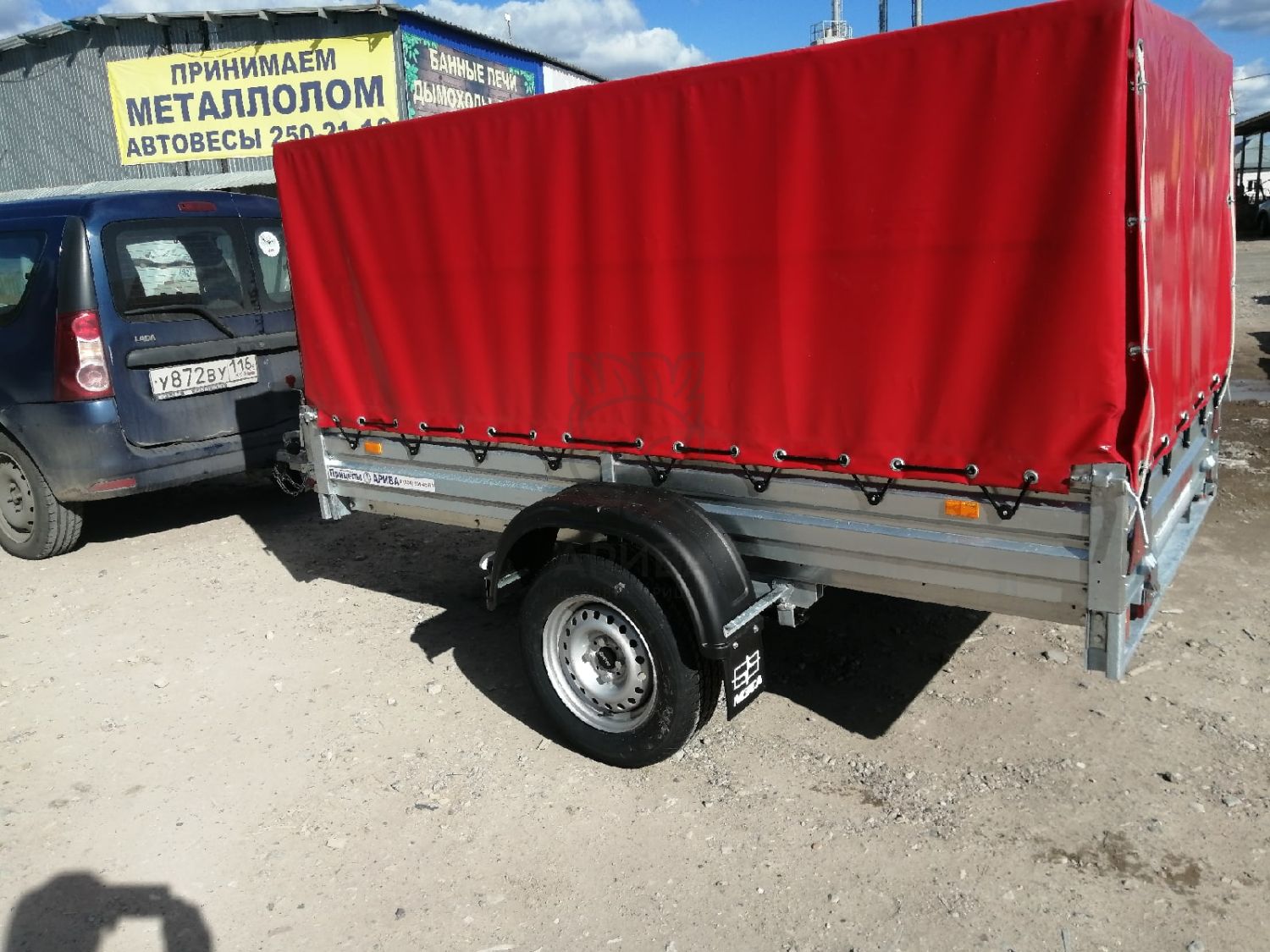 Прицеп МЗСА 817704.012 с красным тентом