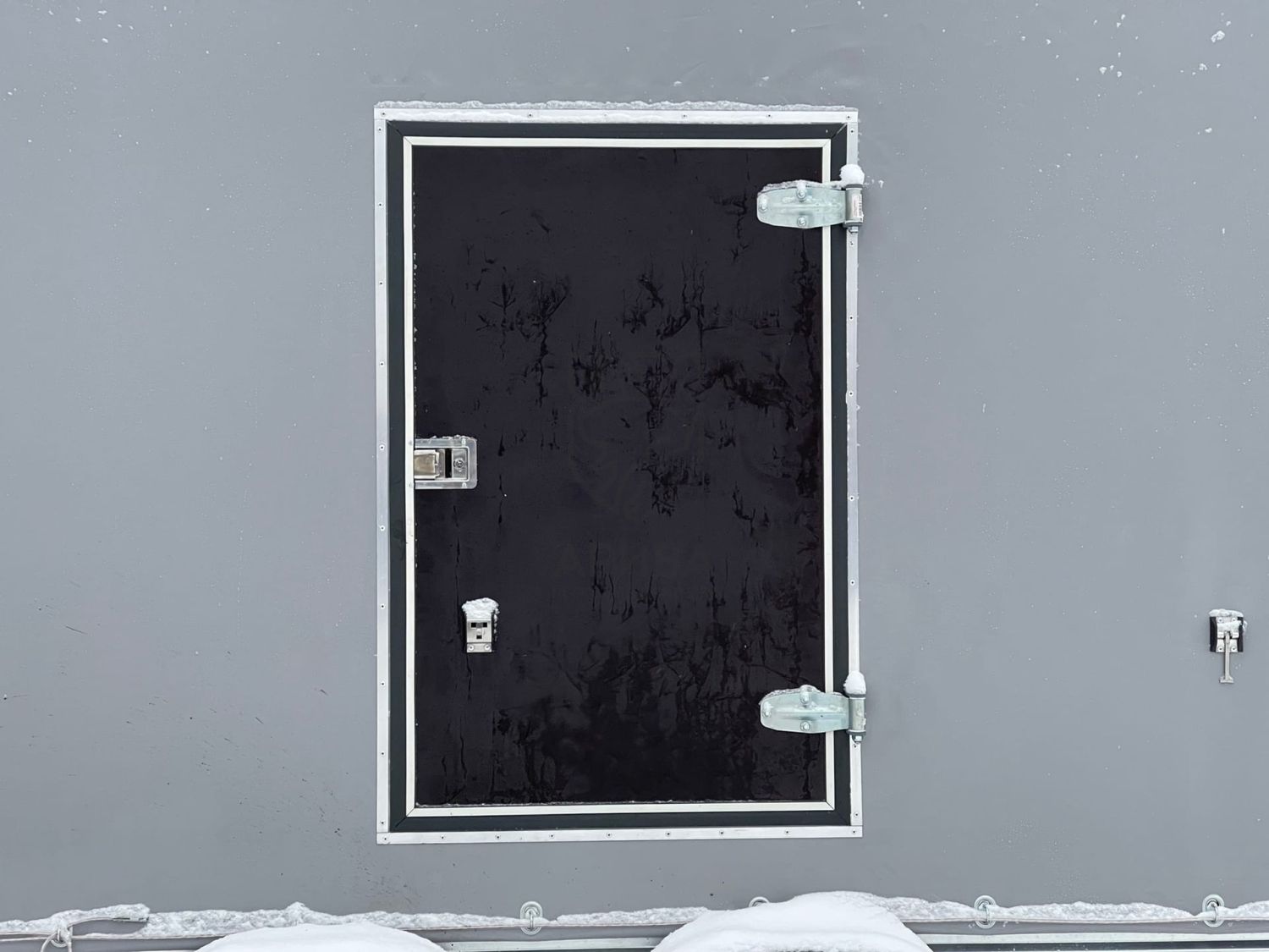 Прицеп МЗСА 817736.012 с трапом и боковой дверью