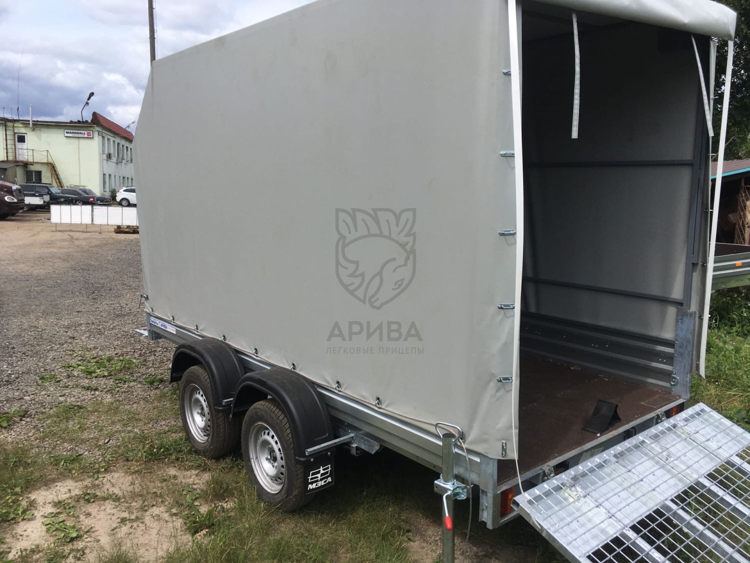 Двухосный прицеп МЗСА 817732.012 с заводским трапом и ЕВРО тентом