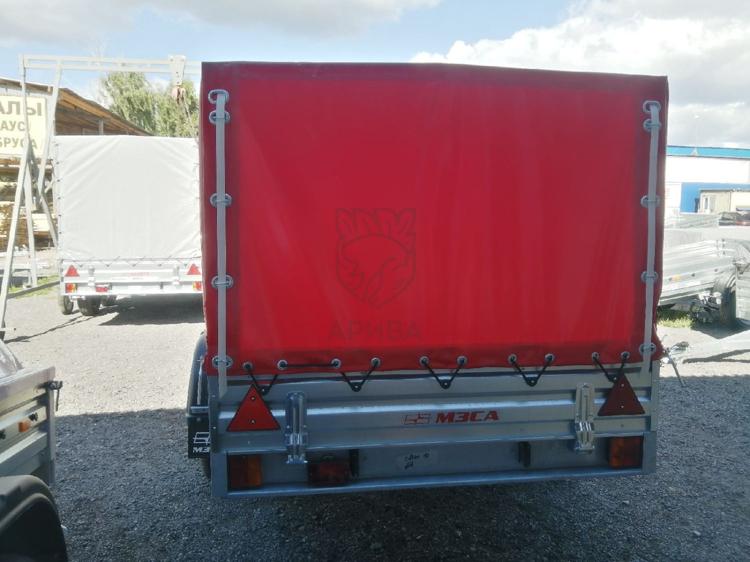 Прицеп МЗСА 817704.012 с красным тентом